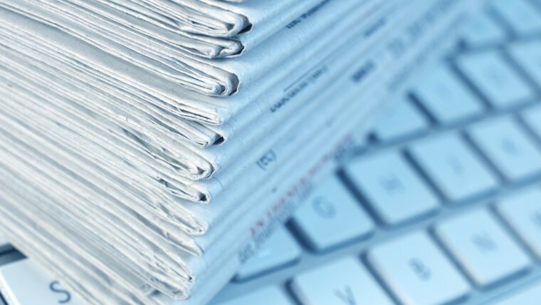 Zeitschriften auf Tastatur