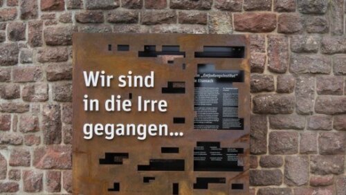 Mahnmal in Eisenacher Bornstraße, das an das sog. „Entjudungsinsittut“ erinnert