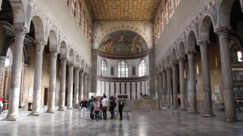 Inneres der Basilika Santa Sabina, Rom