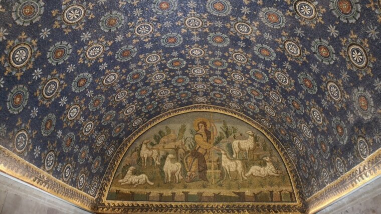 Christus als guter Hirte, Mosaik (5. Jh.) im Mausoleo di Galla Placidia, Ravenna