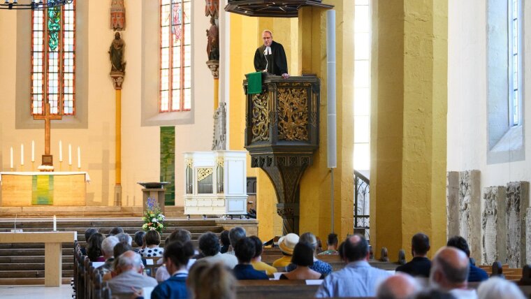 Prof. Dr. Markschies während des Schillertags 2019 auf der Kanzel der Stadtkirche