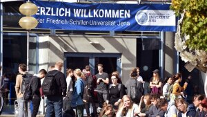 Studieneinführungstage an der Friedrich-Schiller-Universität am 01.10.2019 auf dem Ernst-Abbe Platz in Jena.